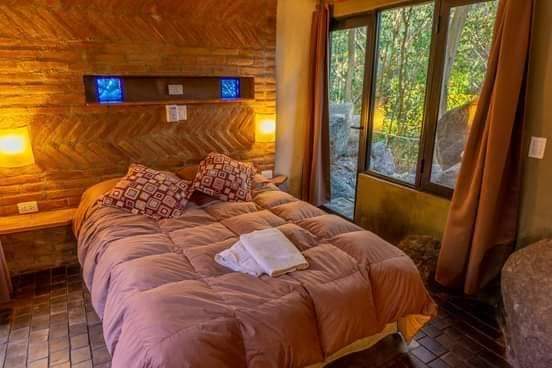 Complejo en San Javier Traslasierras: posibilidad de subdivisión:
2 Casas Loft de 45 m y 65 m, más 1 Espacio para Restaurante o Vivienda de 75 m (con acceso al arroyo)
Valor: 300,000 USD Superficie total del terreno: 3,200 m
Casa Familiar de 3 ambientes con entrepiso, 2 mini departamentos como parte de la ampliación de la casa y con construcción dividida. Valor: 250,000 USD
Valor total de la propiedad (6 viviendas, 6,400 m de superficie total de terreno): 550,000