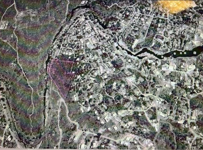 Espectacular terreno ubicado en zona urbana a 3 min del Reloj Cucú, con bajada al Rio Los Chorrillos ideal para inversiones o proyectos inmobiliarios. FINANCIACION: 60% entrega, 40% hasta dos años con 10% de interés por año.