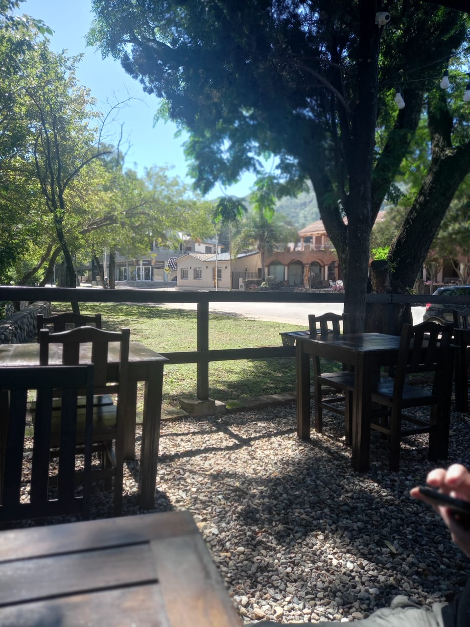 Casa a orillas del río, en pleno centro de Santa Rosa de Calamuchita excelente lugar turístico de Córdoba, actualmente utilizada con fines gastronómicos. Con capacidad para 200 personas, es un excelente negocio con alta facturación durante la temporada. Su ubicación privilegiada y sin competencia en la zona, una oportunidad única para emprendedores en el sector