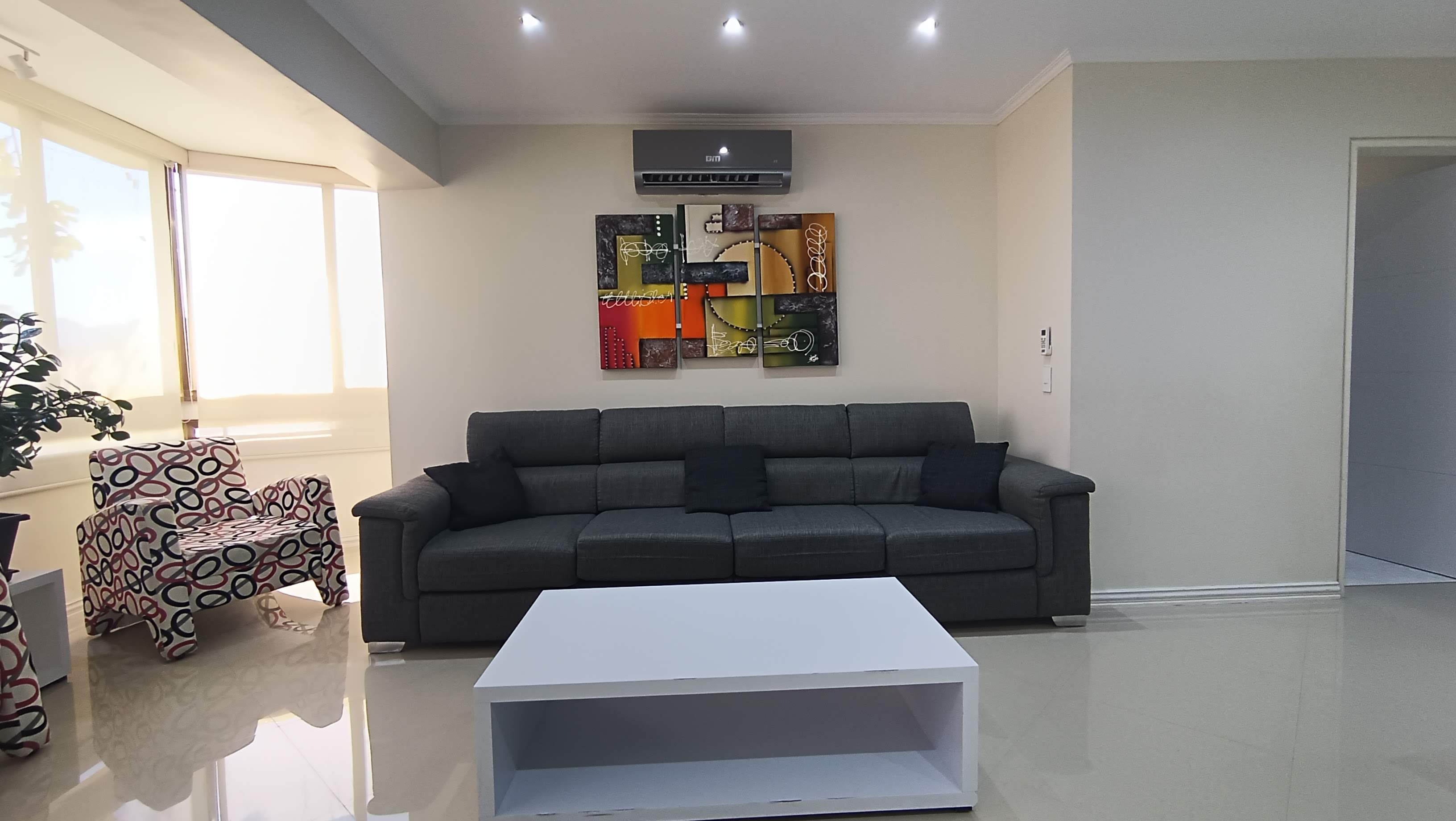 Remodelado apartamento en venta en La Urbina Caracas