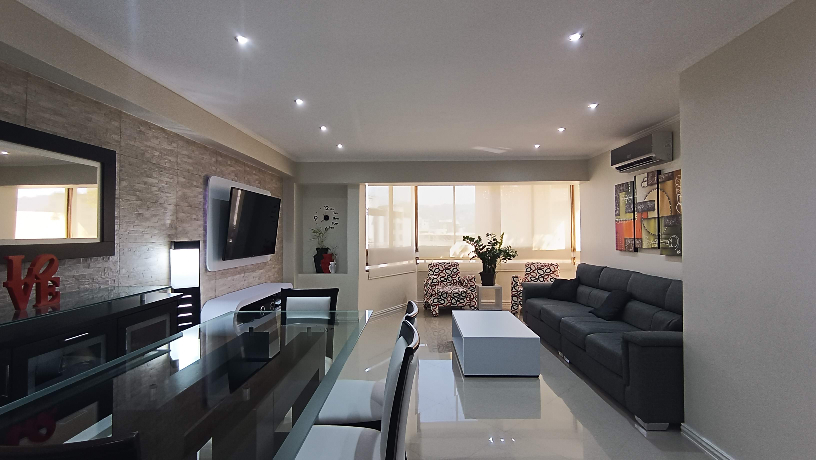 Remodelado apartamento en venta en La Urbina Caracas