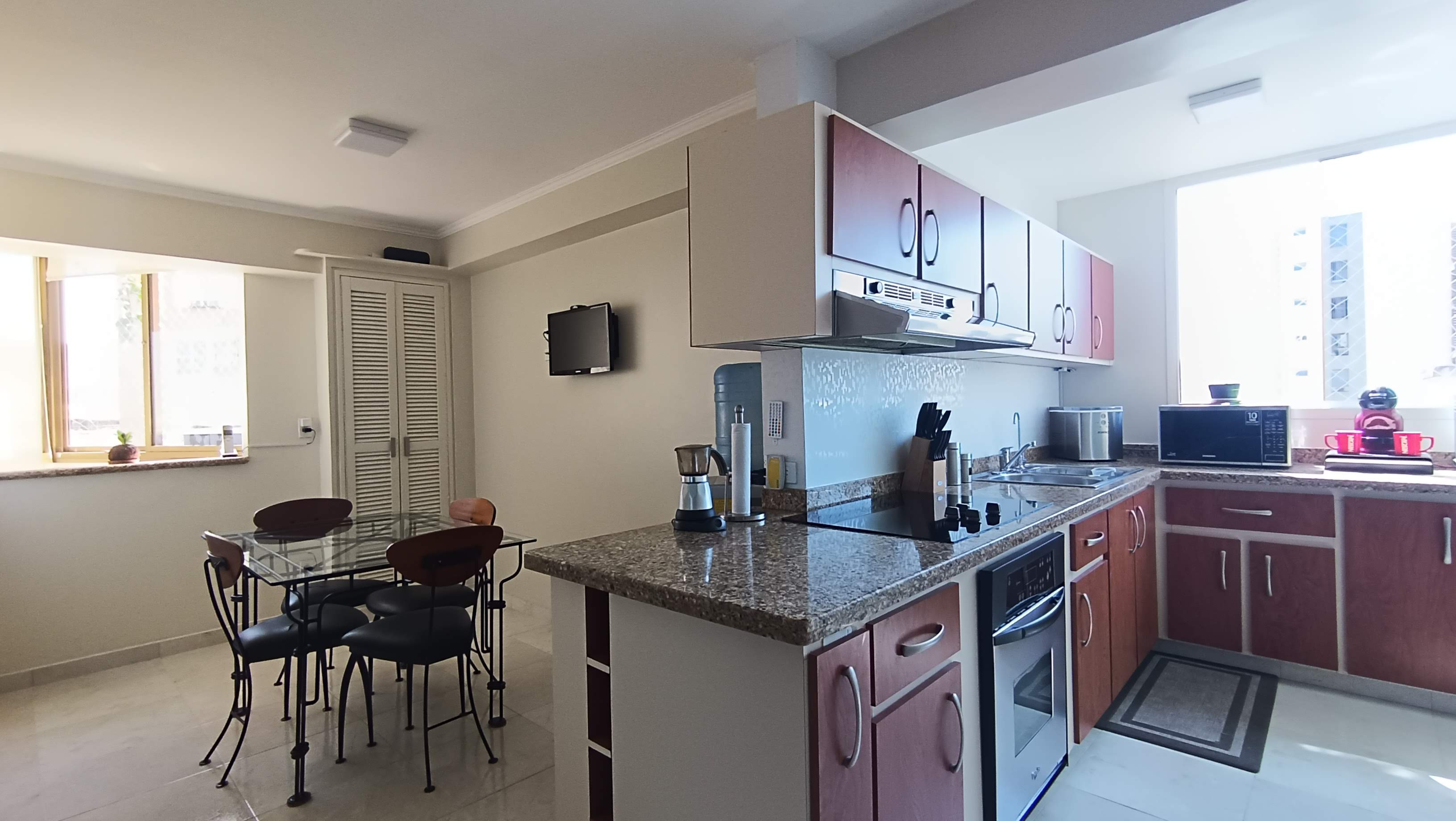 Remodelado apartamento en venta en La Urbina Caracas