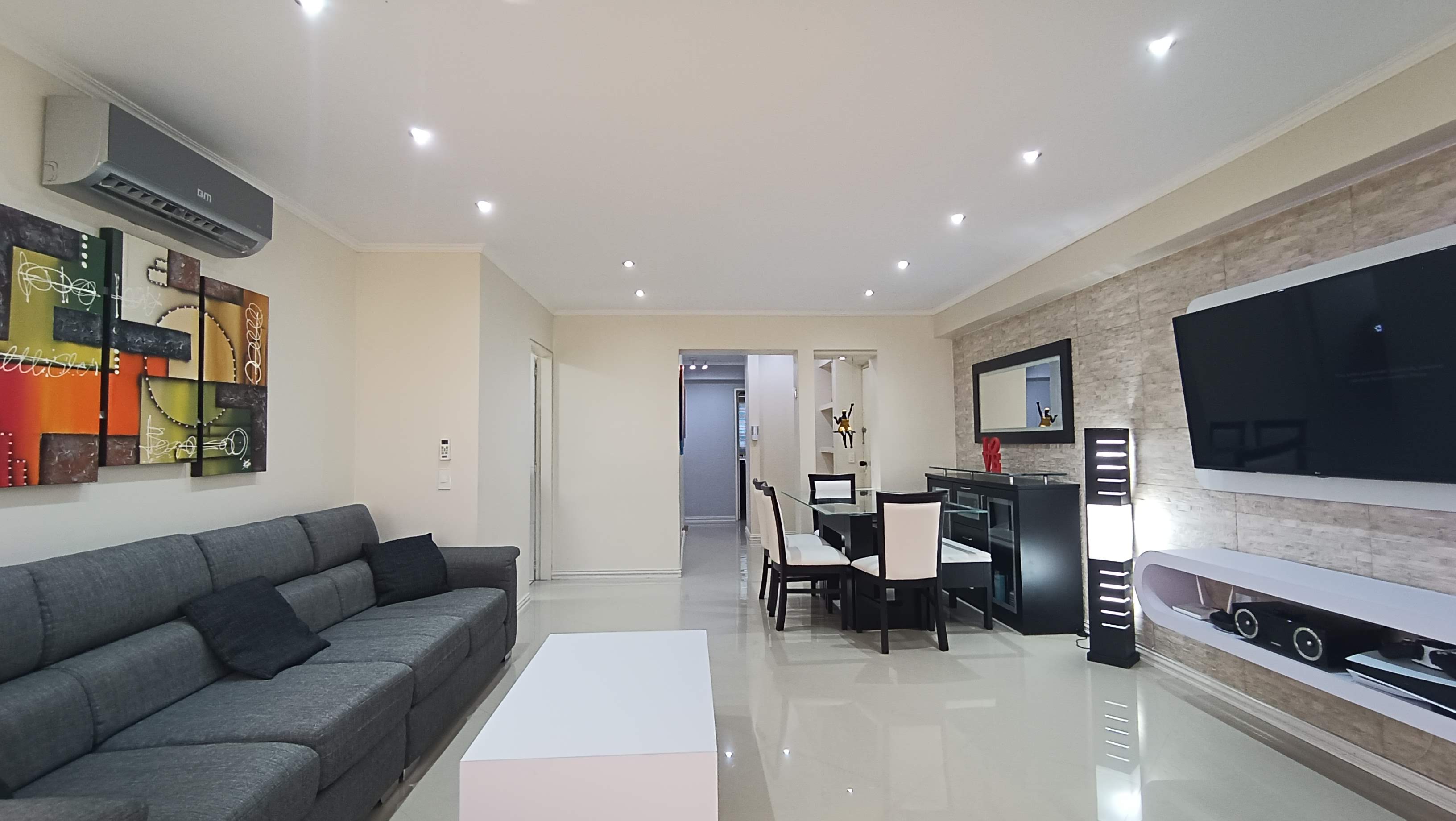 Remodelado apartamento en venta en La Urbina Caracas